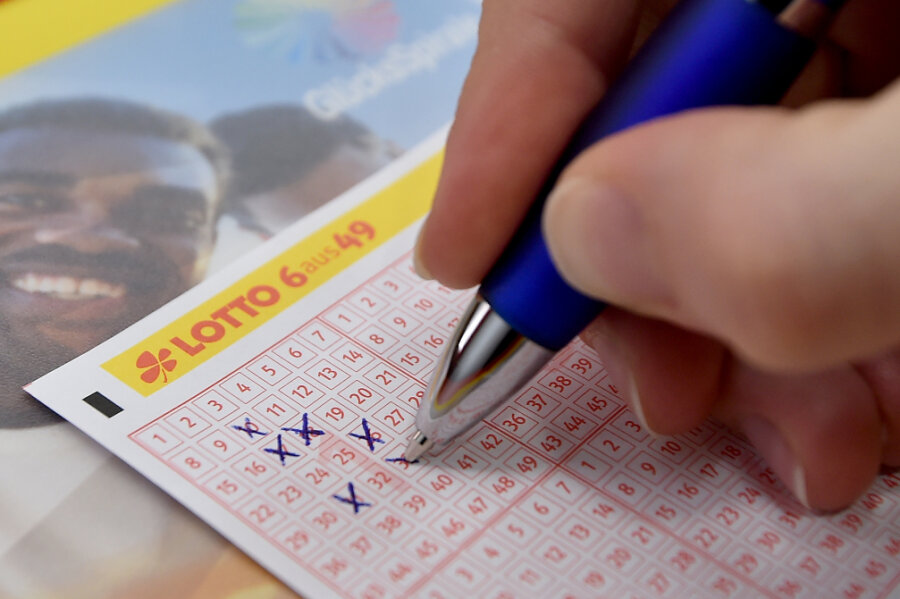 Betrug mit angeblichen Lottoverträgen: Vogtländerin tappt in Lotto-Falle - Anrufe in der Region: Was Verbrauchschützer in diesen Fällen raten. 