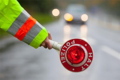 Betrunkene Volvo-Fahrerin nahe Weißenborn gestoppt - Mit 2,42 Promille war eine Autofahrerin in Weißenborn unterwegs, bis sie gestoppt wurde.