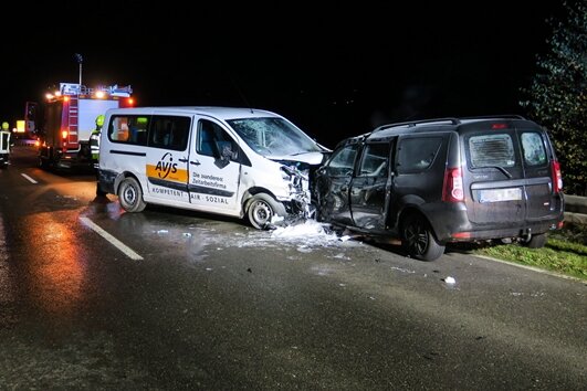 Betrunkener Autofahrer verursacht schweren Unfall - 
