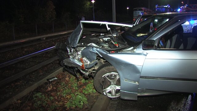 Betrunkener BMW-Fahrer löst Unfall aus - 
