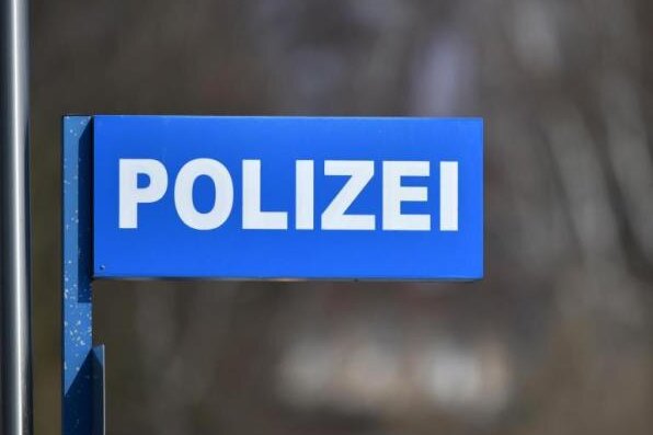 Betrunkener Mann schlägt in Plauen Scheiben ein - Am Montagabend haben Polizisten in Plauen einen Betrunkenen gestellt, der zuvor für einigen Schaden gesorgt hatte.