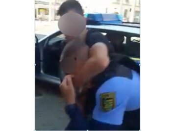 Bewährung für Plauener "Axtmann" nach Angriff auf Polizisten - Die Polizei sollte einen jungen Libyer abführen und zum Gericht bringen. Ein Video zeigt, wie der Einsatz eskalierte.