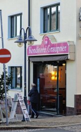 Bewaffneter Räuber überfällt Thumer Bäckerei - Dieses Geschäft im Herzen von Thum ist am Dienstagabend überfallen worden. Der bewaffnete Täter entkam - ohne Beute. 