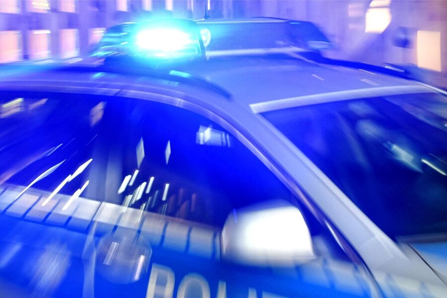 Bewaffneter Raub in Chemnitz Ebersdorf – Polizei sucht nach Zeugen - Der Täter flüchtete mit zwei Komplizen.