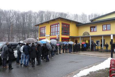 Bewegender Abschied von Box-Legende Markus Beyer - 800 Gäste kamen zur Trauerfeier in die Ritter-Georg-Halle in Schwarzenberg.