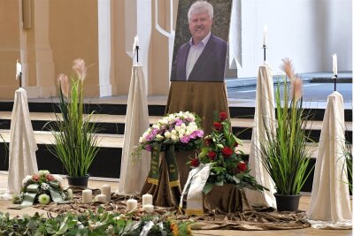 Bewegender Abschied von Großschirmas Bürgermeister Volkmar Schreiter - Eine Trauerfeier für den verstorbenen Bürgermeister Volkmar Schreiter fand am Dienstagvormittag in der Nikolaikirche Freiberg statt.