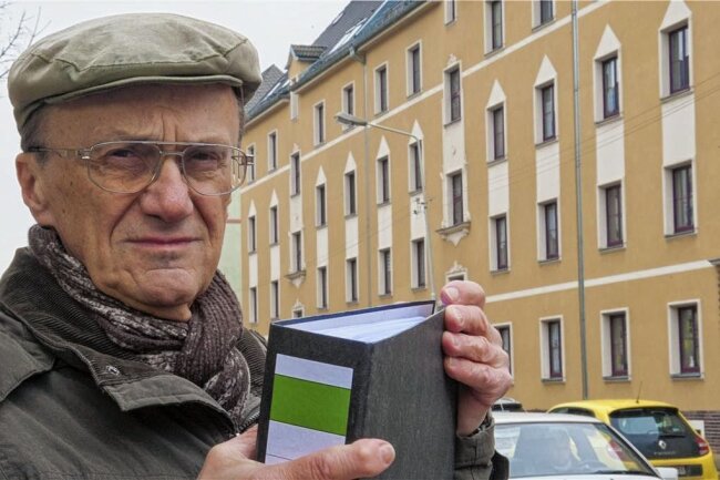 Beweis nach über 70 Jahren - Wurde der Zwickauer Baumeister Emil Rascher 1946 zu Unrecht enteignet? - Bernd Hallbauer hat in den letzten 30 Jahren zahlreiche Ordner an Unterlagen zusammengetragen und Beweise dafür gesammelt, dass Emil Rascher zu Unrecht enteignet wurde. 