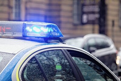 Beziehungsstreit unter Sportschützen: Polizei rückt in Oelsnitz an - Einen mehrstündigen Polizeieinsatz hat es jetzt nach einem Beziehungsstreit in Oelsnitz gegeben. 