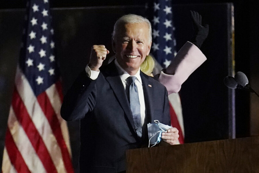 Biden gewinnt umkämpften Staat Arizona - In entscheidenden Staaten steht Auszählung noch aus - Joe Biden, Präsidentschaftskandidat der Demokraten, spricht zu seinen Anhängern.