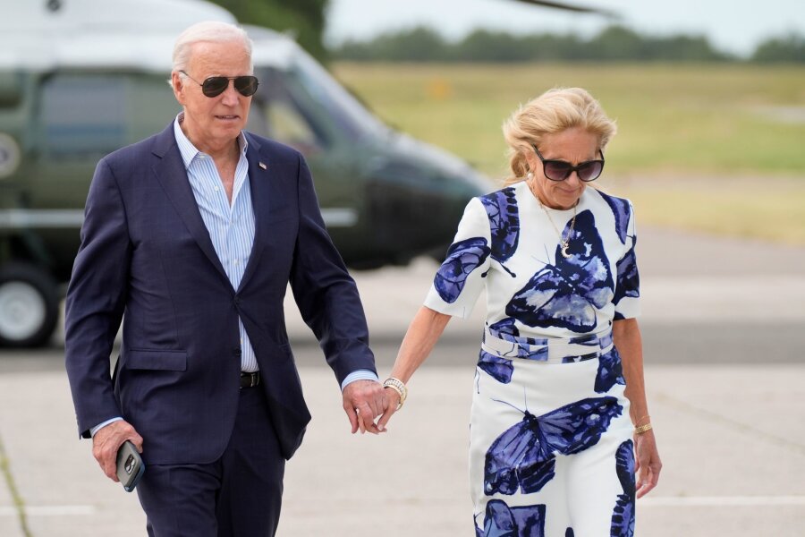 Biden-Team kontert TV-Debakel mit neuem Wahlwerbespot - Joe Biden und seine Ehefrau Jill - die First Lady hat in den vergangenen Tagen demonstrativ ihre Unterstützung für den US-Präsidenten gezeigt. 