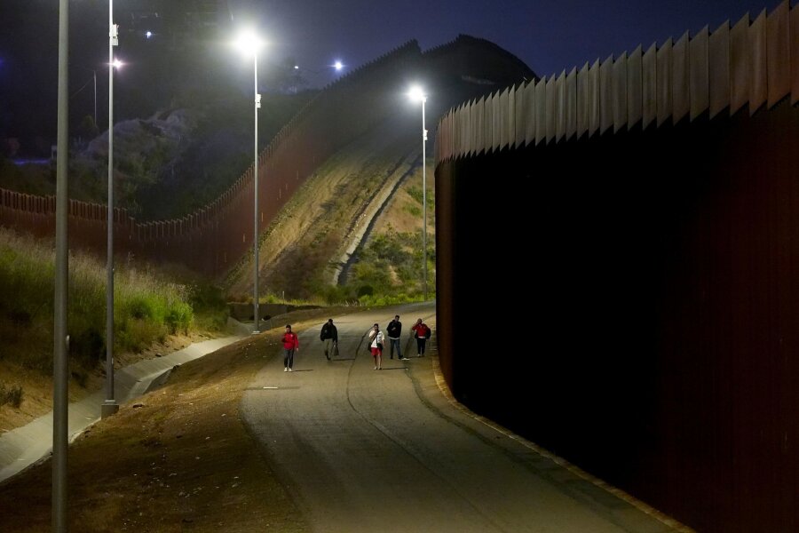 Biden verschärft US-Asylregeln für Grenze zu Mexiko - Mexiko liegt auf der Migrationsroute von Menschen, die wegen Armut, Gewalt und politischen Krisen aus ihrer Heimat fliehen.