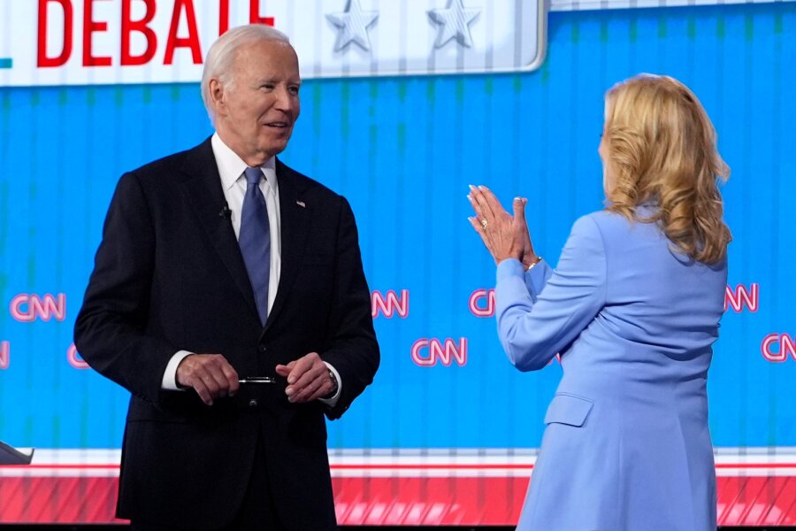 Biden zur TV-Debatte: Bin auf der Bühne fast eingeschlafen - Joe Biden will den Grund für seinen desaströsen Auftritt beim TV-Duell ausgemacht haben.