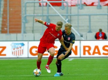 Big Points im Abstiegskampf: FSV Zwickau feiert Kantersieg gegen den Halleschen FC - Elias Huth (l.) brachte den FSV Zwickau in der 25. Minute in Führung.