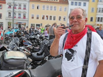 Biker sammeln Geld für Krebshilfe - Joachim Möhler ist mit 72 Jahren der älteste Teilnehmer an der Biker-Ausfahrt gegen Krebs. 