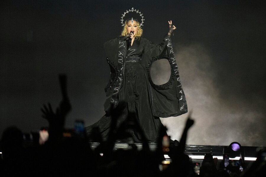 Bilder des Tages vom 05.05.2024 - Madonna tritt in der letzten Show ihrer "The Celebration Tour" am Strand der Copacabana auf.
