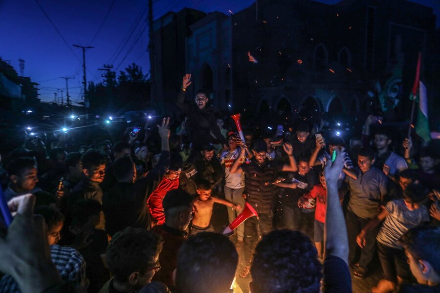 Bilder des Tages vom 06.05.2024 - Palästinenser feiern in den Straßen von Rafah, nachdem die Hamas bekannt gegeben hat, dass sie einem Vorschlag für einen Waffenstillstand im anhaltenden Konflikt mit Israel zustimmt.