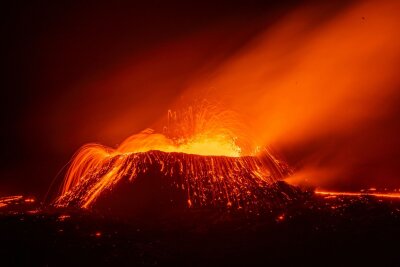Bilder des Tages vom 09.04.2024 - Der isländische Vulkan der in den vergangenen Monaten schon mehrmals ausgebrochen ist, spuckt erneut Lava.