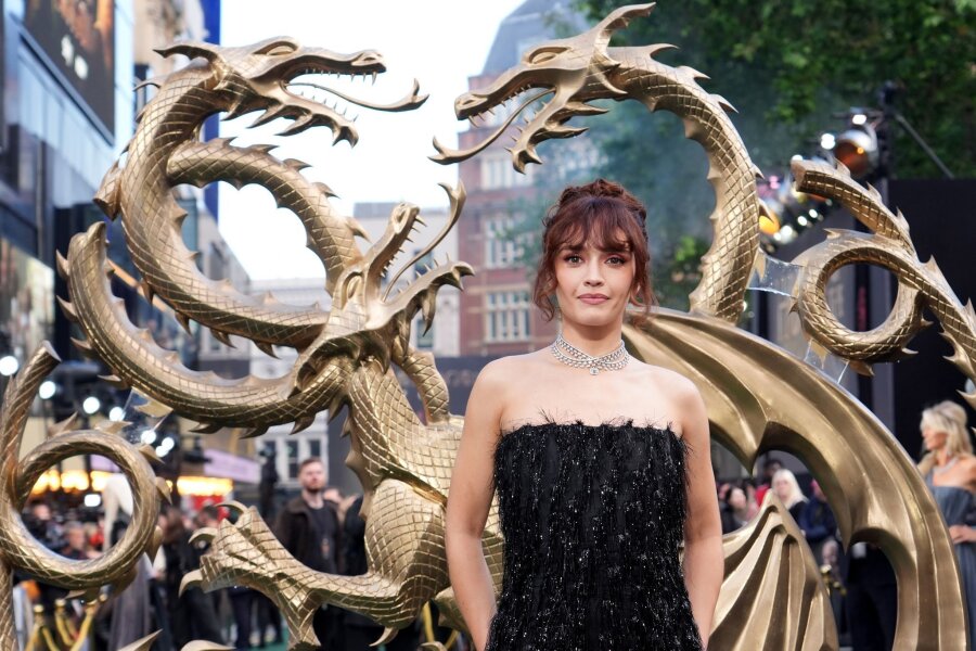Bilder des Tages vom 10.06.2024 - Die Drachen fliegen wieder: "House of the Dragon" startet in die nächste Runde. Hier kommt die britische Schauspielerin Olivia Cooke (30) zur Premiere der zweiten Staffel in London. Die Serie erzählt die Vorgeschichte des Fantasy-Epos "Game of Thrones".