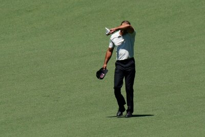 Bilder des Tages vom 14.04.2024 - Superstar Tiger Woods erlebte einen Tag nach seinem Masters-Rekord ein Desaster. Der 48 Jahre alte Kalifornier benötigte am dritten Turniertag im Augusta National Golf Club 82 Schläge für die 18 Löcher - nie hatte der 15-malige Major-Sieger eine schlechtere Runde beim Masters absolviert.