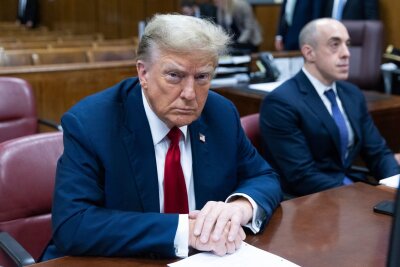 Bilder des Tages vom 15.04.2024 - Mit Donald Trump sitzt ab heute erstmals in der Geschichte der Vereinigten Staaten ein früherer US-Präsident bei einem Strafprozess auf der Anklagebank. Der erste Verhandlungstag ist im Strafgericht von Manhattan gestartet.
