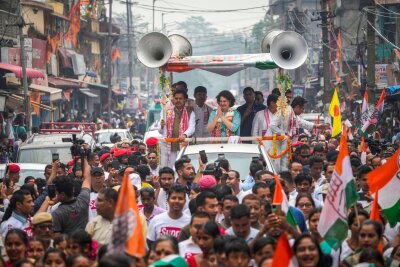 Bilder des Tages vom 16.04.2024 - Wahlkampf in Indien: Die Vorsitzende der indischen Kongresspartei Priyanka Gandhi wirbt im Bundesstaat Assam für die erste Phase der anstehenden nationalen Wahlen.