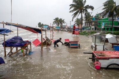 Bilder des Tages vom 26.05.2024 - Land unter am Kuakata-Strand im Süden Bangladeschs. Dafür verantwortlich ist der herannahende Zyklon Remal, der nach Angaben des indischen Wetterdienstes am Abend an den Küsten des Landes eintreffen wird.