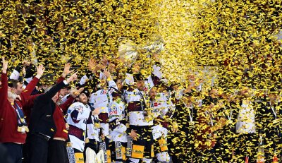 Bilder des Tages vom 27.04.2024 - Die Eisbären Berlin sind wieder deutscher Meister. Der Vorrundenzweite der Deutschen Eishockey Liga sicherte sich durch das 2:0 in Bremerhaven beim Hauptrundensieger Fischtown Pinguins vorzeitig den zehnten Meistertitel und damit die dritte Meisterschaft seit 2021.