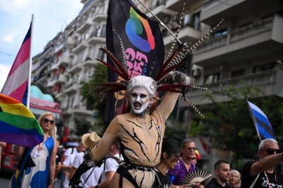 Bilder des Tages vom 29.06.2024 - Die EuroPride ist ein Event der LGBTI-Community, das jedes Jahr in einer anderen europäischen Stadt stattfindet. Dieses Jahr feiern die Teilnehmerinnen und Teilnehmer im griechischen Thessaloniki.