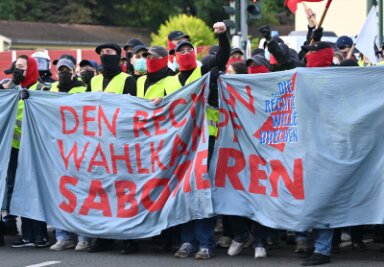 Bilder des Tages vom 29.06.2024 - In Essen veranstaltet die AfD einen Bundesparteitag. Zu Gegendemonstrationen und -veranstaltungen werden bis zu 100.000 Menschen aus ganz Deutschland und dem Ausland erwartet, darunter rund 1000 Linksextremisten.