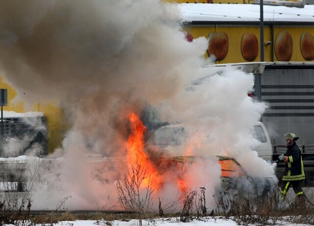Bilder: Mini auf der A4 ausgebrannt - 