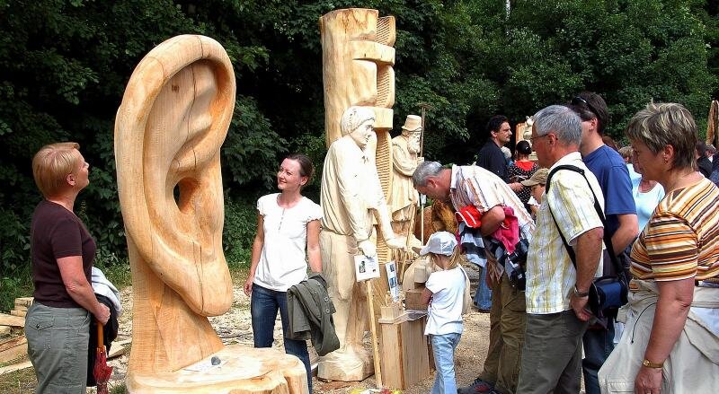 Bildhauer ziehen 15.000 Besucher in ihren Bann - 39 Künstler aus aller Welt waren angemeldet, 38 kamen schließlich zum Holzbildhauersymposium am Pöhlberg in Annaberg-Buchholz. 
