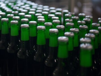 Billigangebote beim Bier machen Getränkegroßhandel zu schaffen - Von der Brauerei in den Supermarkt: Günstiges Bier gilt als Lockmittel.