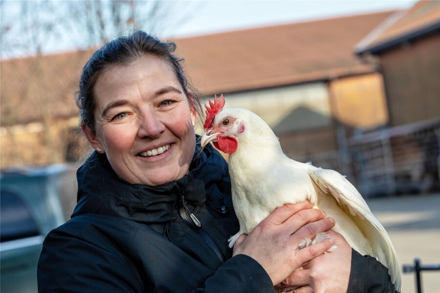 Bio-Landwirtin aus dem Vogtland nach Protesten: „Bauern und Klimakleber stehen am Ende auf einer Seite“ - Alice Göhler (40) führt den Landwirtschaftsbetrieb Schmidt in Jößnitz.
