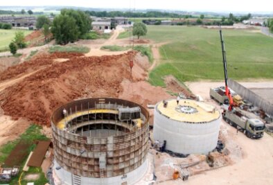 Biogasanlage in Lauterbach liefert künftig Strom und Wärme - Ein Blick auf die neu entstehende Biogasanlage neben der Milchviehanlage Lauterbach. In das Projekt investiert das Agrarunternehmen Lauenhain etwa 2,3 Millionen Euro.