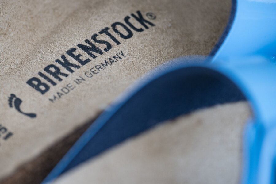 Birkenstock erwartet kräftiges Wachstum - Unter dem Strich sprang Birkenstocks Quartalsgewinn um 45 Prozent auf 72 Millionen Euro nach oben.