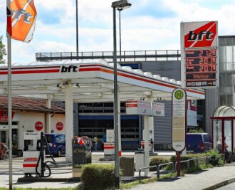 Bis zu 55 Cent Unterschied: Benzin und Diesel in Deutschland teurer als in EU-Nachbarländern - Nach dem Auslaufen des Tankrabatts haben die Kraftstoffpreise in Deutschland angezogen und liegen nach Angaben des Statistischen Bundesamts höher als in allen direkten EU-Nachbarstaaten.