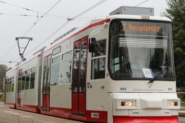 Bisher sechs Bahnen modernisiert - Niederflurstraßenbahn 903 ist wieder in Betrieb. 