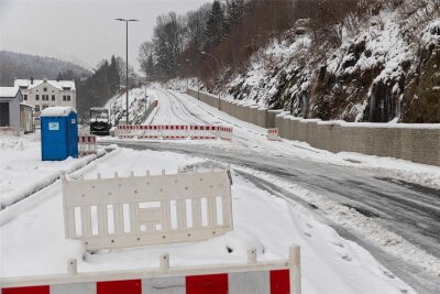 Bittere Gewissheit: B 101 in Annaberg bleibt länger dicht - Der Wintereinbruch macht ein Fortsetzen der Arbeiten am Bahnhofsberg unmöglich.