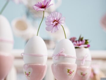 Blüten im Ei - Die Dekotrends für Ostern - Ohne Eier als Deko geht es an Ostern kaum - warum sie also nicht als Blumenvasen verwenden?