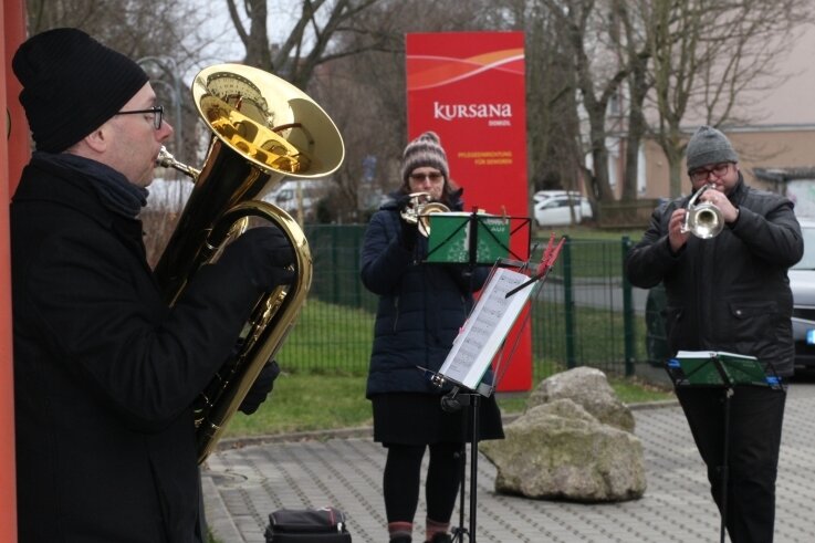 Bläserchor bringt Musik zu den Menschen - Jüngst fand die "öffentliche Probe" am Kursana-Heim statt. 