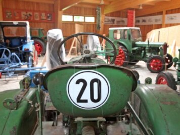 Blankenhain: Museen machen gemeinsame Sache - Die Traktorensammlung des Deutschen Landwirtschaftsmuseums im Schloss Blankenhain umfasst mehr als 100 Exemplare. Um die Fahrzeuge würdig präsentieren zu können, wurde extra eine Halle gebaut. 