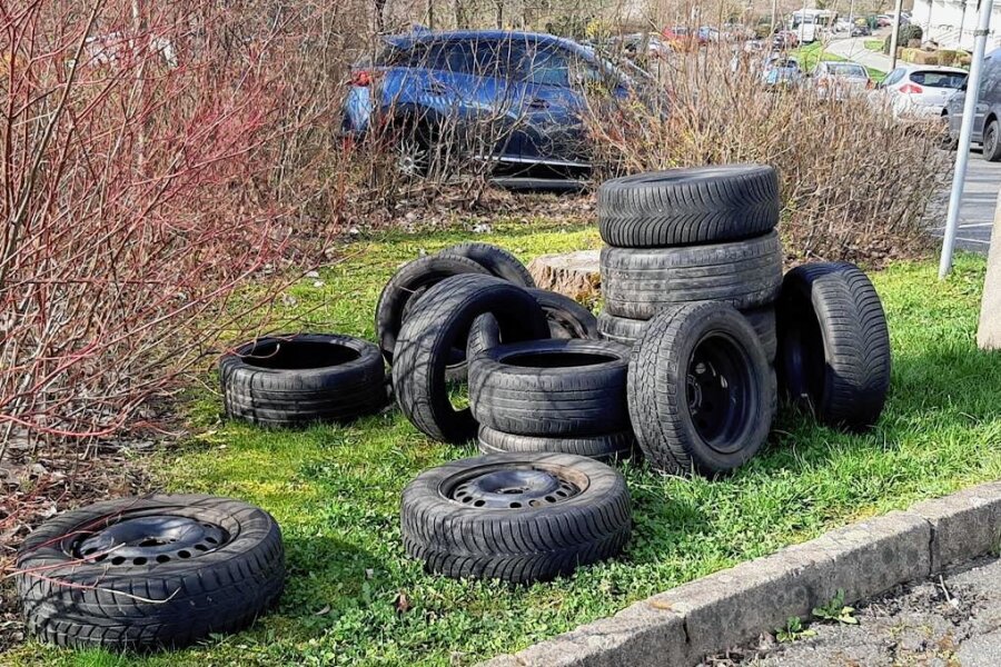 Blankenhain: Verhandlung zu Ordnungswidrigkeit nimmt unerwartete Wendung - Immer wieder werden Reifen illegal entsorgt. Das soll auch in Blankenhain passiert sein.