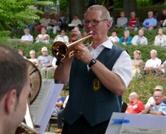 Blasmusik lockt 600 Gäste an - Beeindruckte mit Trompete und mit Witzen: Lutz Wendler. 
