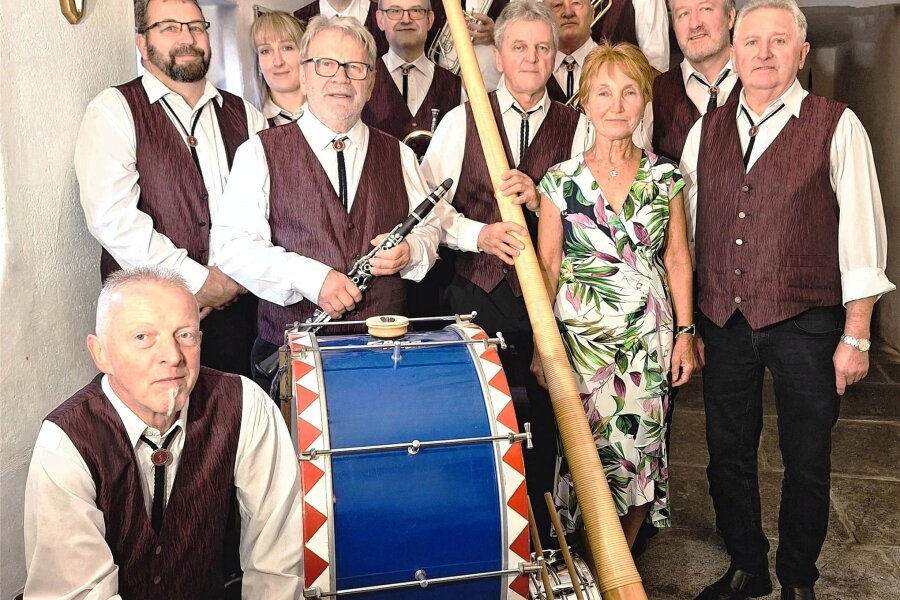 Blasmusikanten spielen im Erzgebirge auf - Die Erz-Böhmische Blasmusik ist  am Sonntag zu Gast im Amtsgerichtssaal Königswalde.