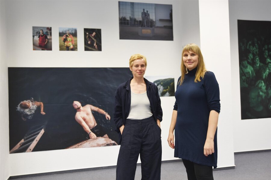 Bleiben oder gehen? Ostdeutsche Identitäten in künstlerischen Fotografien - Iona Dutz und Sophie Kirchner (von links) waren mit der Kamera in der ostdeutschen Provinz unterwegs.