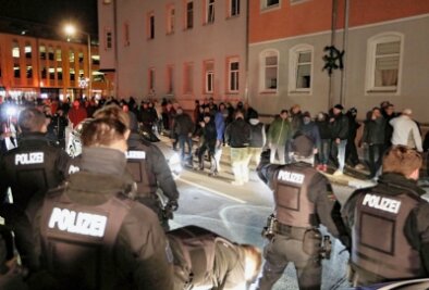 Blick in den Baukasten der Querdenker - Bei einem Corona-Protest in Lichtenstein gab es am 3. Januar diesen Jahres Tumulte mit mehreren Verletzten, nachdem etwa 60 gewaltbereite Menschen von Polizeikräften festgesetzt wurden. 