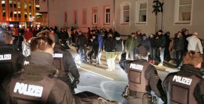 Blick in den Baukasten der Querdenker - Bei einem Corona-Protest in Lichtenstein gab es am 3. Januar dieses Jahres Tumulte mit mehreren Verletzten, nachdem etwa 60 gewaltbereite Menschen von Polizeikräften festgesetzt wurden. 