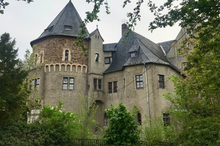 Schloss Reinsberg in Mittelsachsen soll in den nächsten Tagen an die Käuferin übergehen.