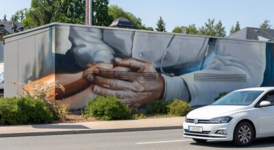 Blickfang an Garagenfront: XXL-Wandbild in Rodewisch ist fertig - Graffiti von Nico "CEBU" Roth