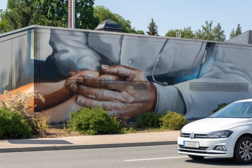 Blickfang an Garagenfront: XXL-Wandbild in Rodewisch ist fertig - Graffiti von Nico "CEBU" Roth